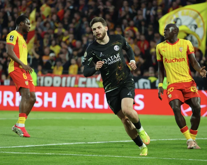 Kvaratskhelia Shines as PSG Clinches Fifth Consecutive Ligue 1 Title
