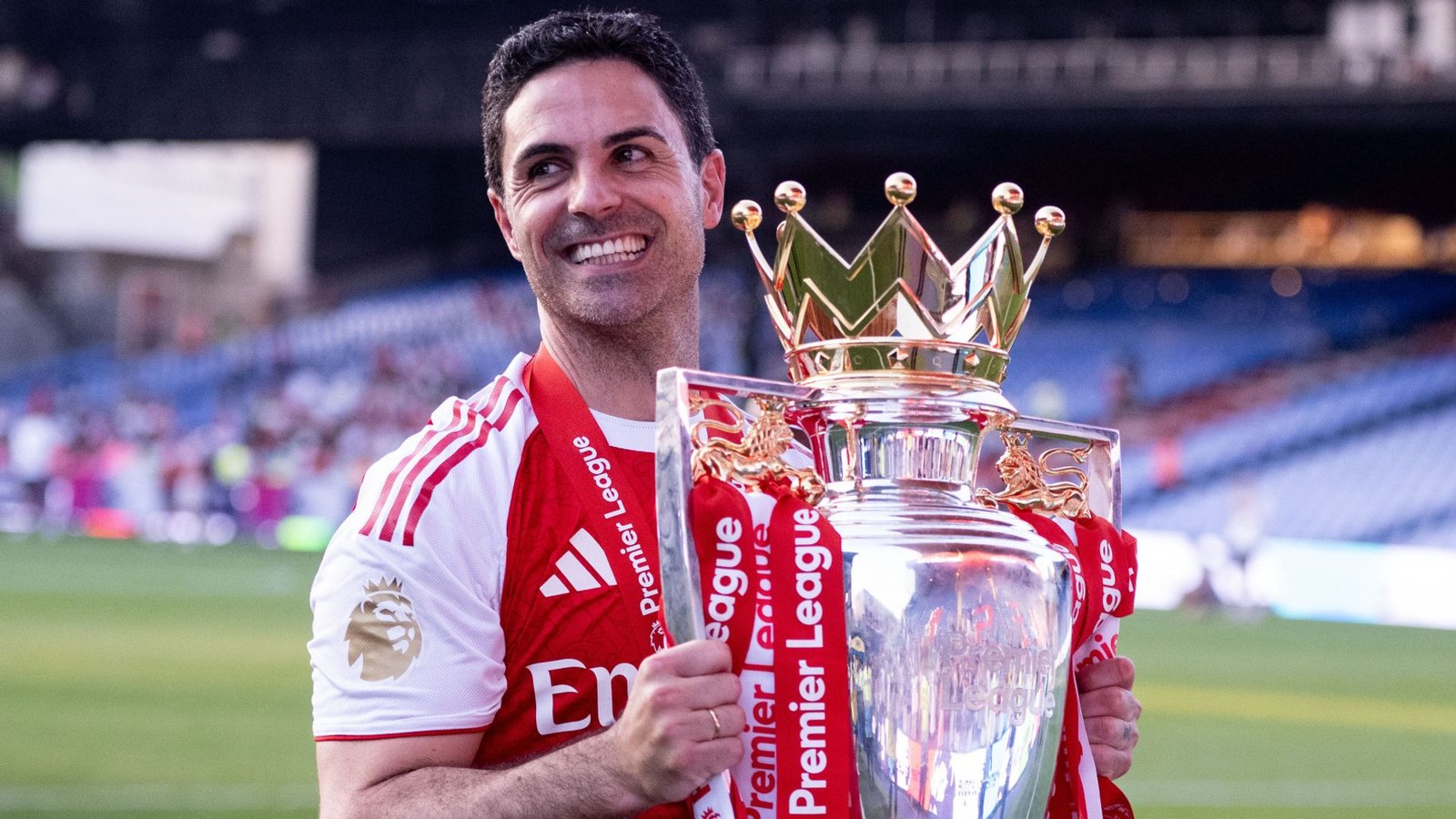 Mikel Arteta Receives Premier League Manager of the Season Award