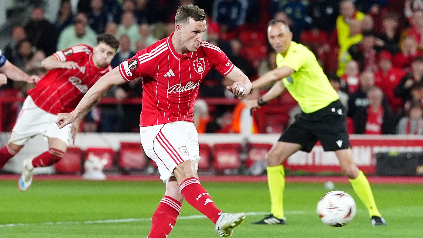 Nottingham Forest Takes Narrow Lead Over Aston Villa in Europa League