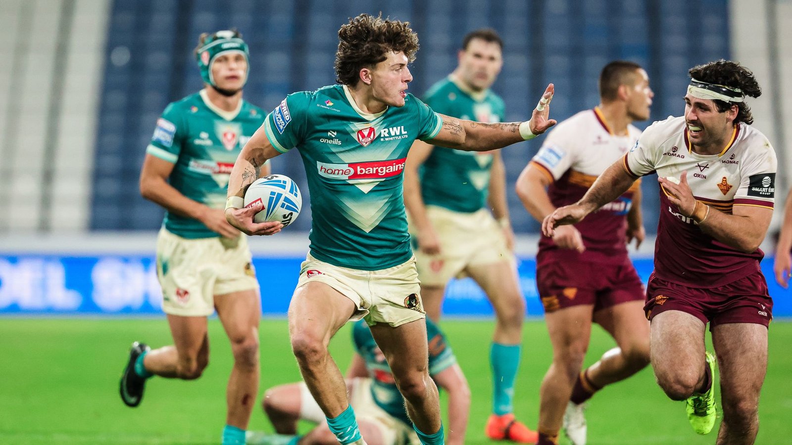 St Helens Clinch Narrow Victory Over Huddersfield to Lead Super League