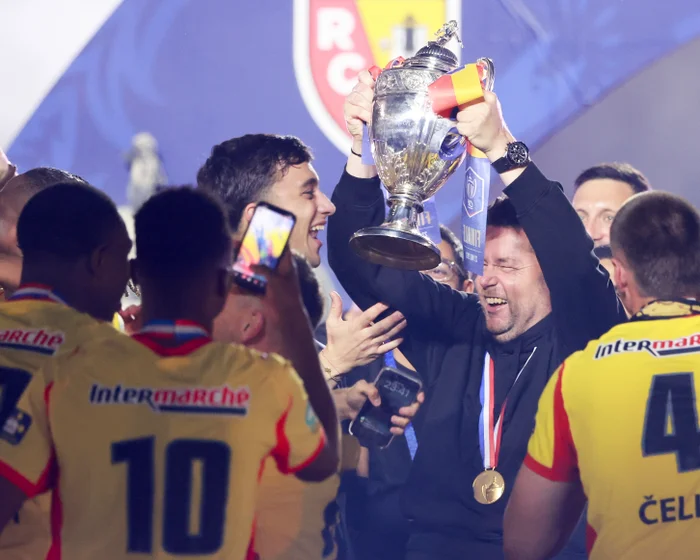 Crystal Palace Targets Lens Manager Pierre Sage for Head Coach Role