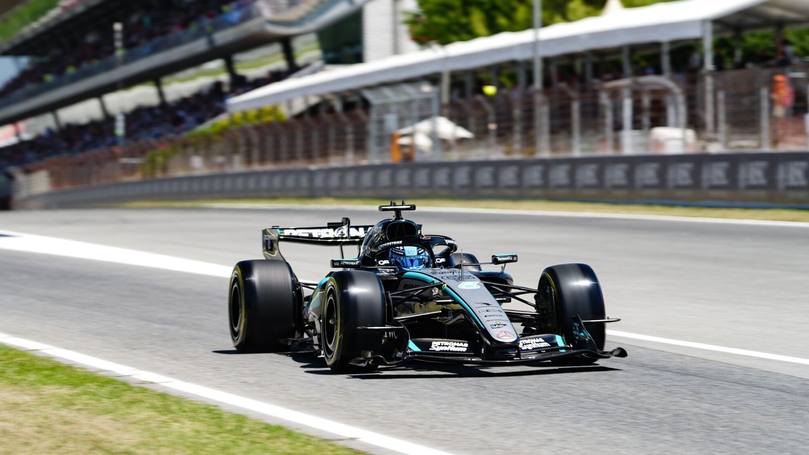 George Russell Leads the Pack in Barcelona Grand Prix Practice