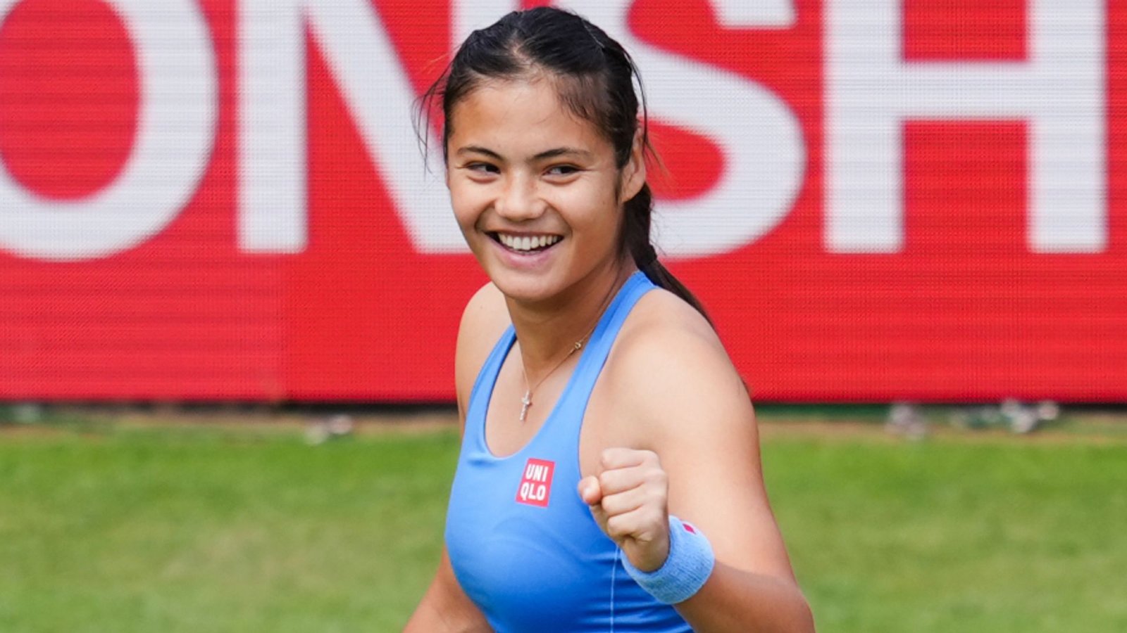 Raducanu Shines in First Round at Queen's Club Championships